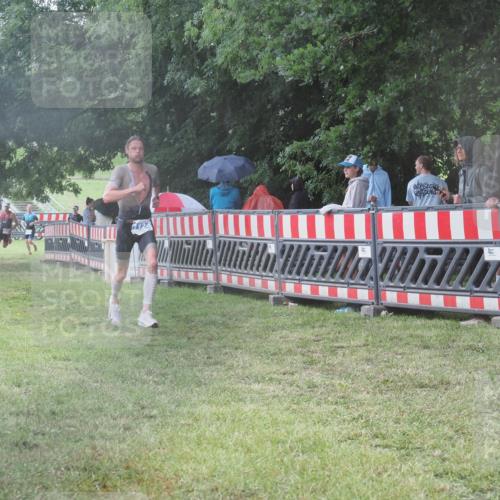 21.06.2025 - 27. Vierlanden-Triathlon KatJ http://msf.ph/oto/8034073 15.06.2025 13:47:28 Ziel 1118, 1124, 1145 meine-sportfotos.de