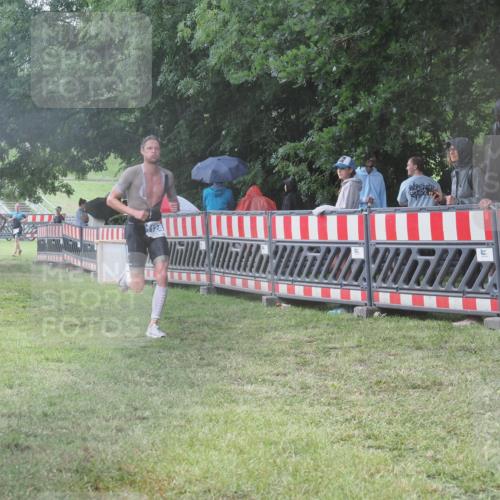 21.06.2025 - 27. Vierlanden-Triathlon KatJ http://msf.ph/oto/8034078 15.06.2025 13:47:28 Ziel 1118, 1124, 1145 meine-sportfotos.de