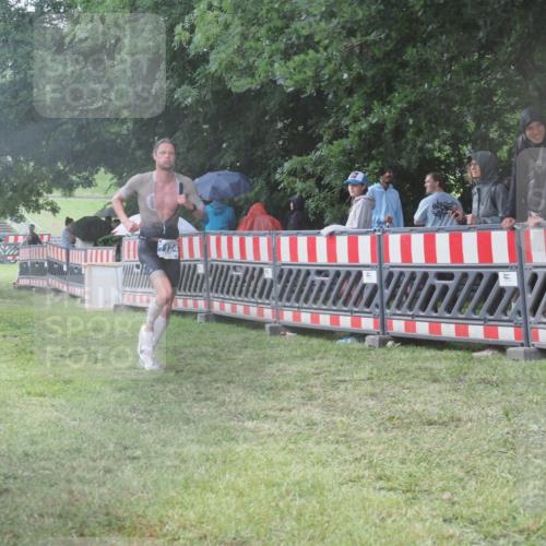 21.06.2025 - 27. Vierlanden-Triathlon KatJ http://msf.ph/oto/8034080 15.06.2025 13:47:28 Ziel 1118, 1124, 1145 meine-sportfotos.de