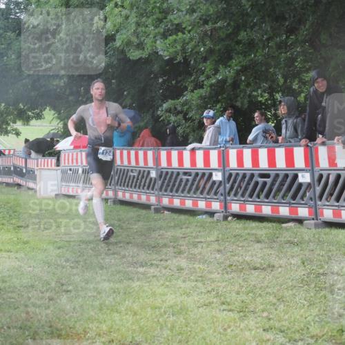 21.06.2025 - 27. Vierlanden-Triathlon KatJ http://msf.ph/oto/8034085 15.06.2025 13:47:29 Ziel 1118, 1124, 1145 meine-sportfotos.de