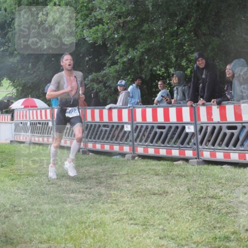21.06.2025 - 27. Vierlanden-Triathlon KatJ http://msf.ph/oto/8034092 15.06.2025 13:47:29 Ziel 1118, 1124, 1145 meine-sportfotos.de