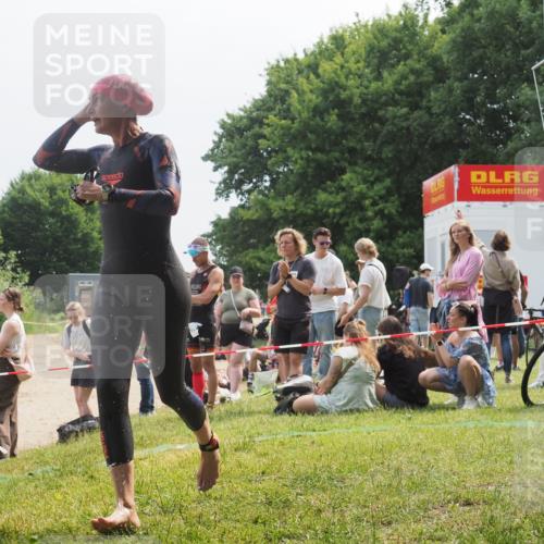 15.06.2025 - 27. Vierlanden-Triathlon KatJ http://msf.ph/oto/8034094 15.06.2025 11:17:18 Schwimmen 911, 944, 945, 979 meine-sportfotos.de