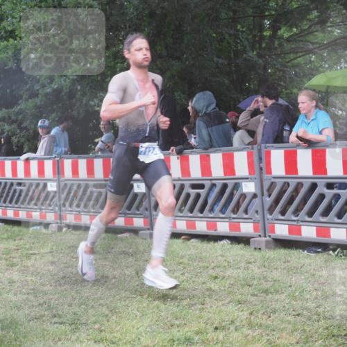21.06.2025 - 27. Vierlanden-Triathlon KatJ http://msf.ph/oto/8034115 15.06.2025 13:47:29 Ziel 1118, 1124, 1145 meine-sportfotos.de