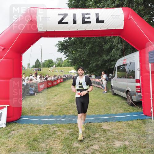 21.06.2025 - 27. Vierlanden-Triathlon MichiJ http://msf.ph/oto/8034119 15.06.2026 12:57:12 Ziel 86 meine-sportfotos.de