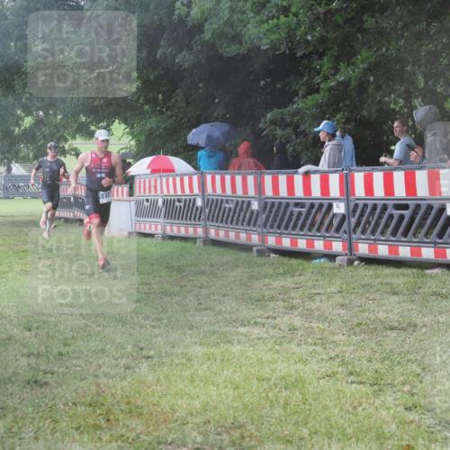 21.06.2025 - 27. Vierlanden-Triathlon KatJ http://msf.ph/oto/8034123 15.06.2025 13:47:32 Ziel 1118, 1145 meine-sportfotos.de