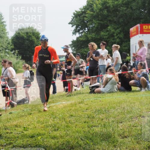 15.06.2025 - 27. Vierlanden-Triathlon KatJ http://msf.ph/oto/8034130 15.06.2025 11:17:26 Schwimmen 911, 944 meine-sportfotos.de