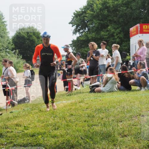 15.06.2025 - 27. Vierlanden-Triathlon KatJ http://msf.ph/oto/8034139 15.06.2025 11:17:26 Schwimmen 911, 944 meine-sportfotos.de