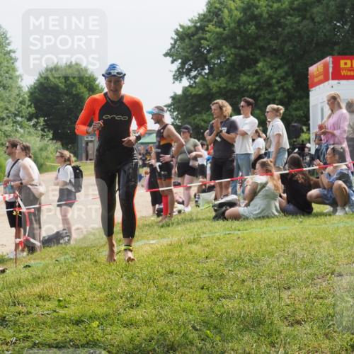 15.06.2025 - 27. Vierlanden-Triathlon KatJ http://msf.ph/oto/8034143 15.06.2025 11:17:26 Schwimmen 911, 944 meine-sportfotos.de