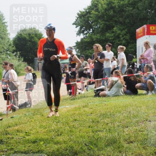15.06.2025 - 27. Vierlanden-Triathlon KatJ http://msf.ph/oto/8034151 15.06.2025 11:17:26 Schwimmen 911, 944 meine-sportfotos.de