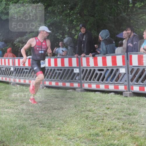 21.06.2025 - 27. Vierlanden-Triathlon KatJ http://msf.ph/oto/8034152 15.06.2025 13:47:33 Ziel 1118, 1145 meine-sportfotos.de