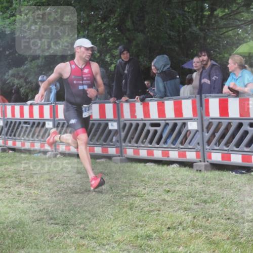 21.06.2025 - 27. Vierlanden-Triathlon KatJ http://msf.ph/oto/8034154 15.06.2025 13:47:33 Ziel 1118, 1145 meine-sportfotos.de