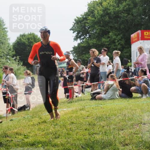 15.06.2025 - 27. Vierlanden-Triathlon KatJ http://msf.ph/oto/8034164 15.06.2025 11:17:27 Schwimmen 911 meine-sportfotos.de