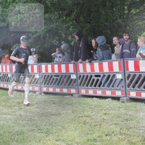 21.06.2025 - 27. Vierlanden-Triathlon KatJ http://msf.ph/oto/8034165 15.06.2025 13:47:34 Ziel 1145 meine-sportfotos.de