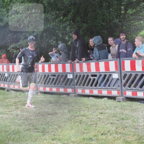 21.06.2025 - 27. Vierlanden-Triathlon KatJ http://msf.ph/oto/8034171 15.06.2025 13:47:34 Ziel 1145 meine-sportfotos.de