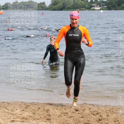 15.06.2025 - 27. Vierlanden-Triathlon Lena Gebhardt http://msf.ph/oto/8034189 15.06.2025 11:19:17 Schwimmen 876, 878, 901, 923 meine-sportfotos.de