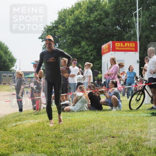 15.06.2025 - 27. Vierlanden-Triathlon KatJ http://msf.ph/oto/8034194 15.06.2025 11:17:39 Schwimmen 849, 973 meine-sportfotos.de