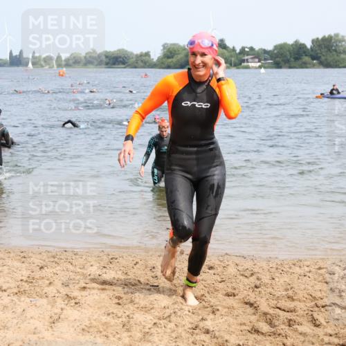 15.06.2025 - 27. Vierlanden-Triathlon Lena Gebhardt http://msf.ph/oto/8034205 15.06.2025 11:19:18 Schwimmen 875, 878, 901, 923 meine-sportfotos.de