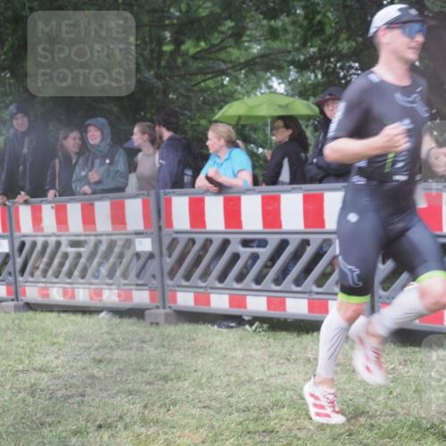 21.06.2025 - 27. Vierlanden-Triathlon KatJ http://msf.ph/oto/8034223 15.06.2025 13:47:35 Ziel 1145, 1153 meine-sportfotos.de