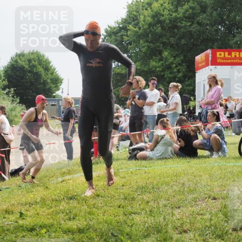 15.06.2025 - 27. Vierlanden-Triathlon KatJ http://msf.ph/oto/8034226 15.06.2025 11:17:40 Schwimmen 849, 973 meine-sportfotos.de