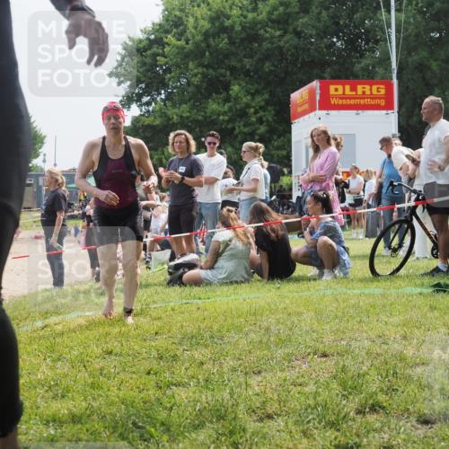 15.06.2025 - 27. Vierlanden-Triathlon KatJ http://msf.ph/oto/8034237 15.06.2025 11:17:41 Schwimmen 849, 973 meine-sportfotos.de