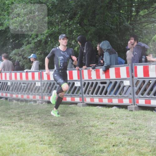 21.06.2025 - 27. Vierlanden-Triathlon KatJ http://msf.ph/oto/8034249 15.06.2025 13:47:46 Ziel 1153 meine-sportfotos.de