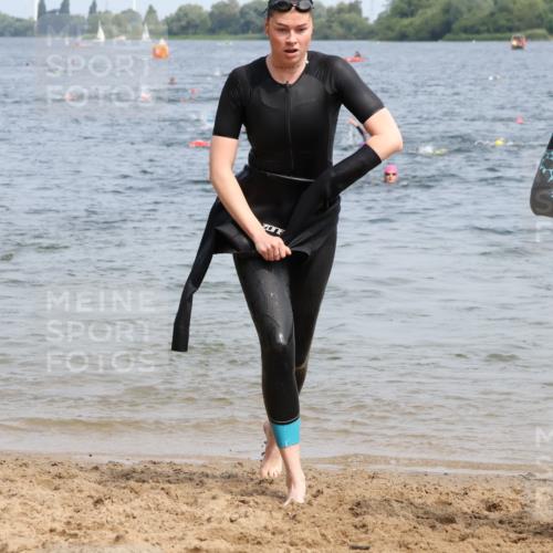 15.06.2025 - 27. Vierlanden-Triathlon Lena Gebhardt http://msf.ph/oto/8034250 15.06.2025 11:19:24 Schwimmen 875, 878, 895, 901, 923 meine-sportfotos.de