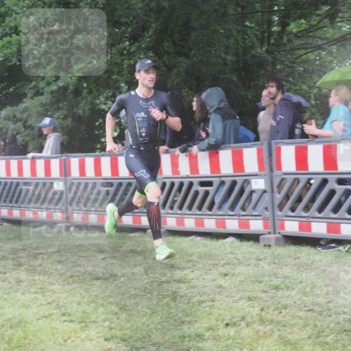 21.06.2025 - 27. Vierlanden-Triathlon KatJ http://msf.ph/oto/8034252 15.06.2025 13:47:46 Ziel 1153 meine-sportfotos.de