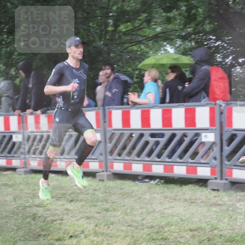 21.06.2025 - 27. Vierlanden-Triathlon KatJ http://msf.ph/oto/8034260 15.06.2025 13:47:46 Ziel 1153 meine-sportfotos.de