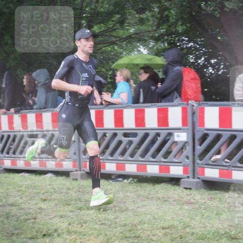 21.06.2025 - 27. Vierlanden-Triathlon KatJ http://msf.ph/oto/8034265 15.06.2025 13:47:46 Ziel 1153 meine-sportfotos.de