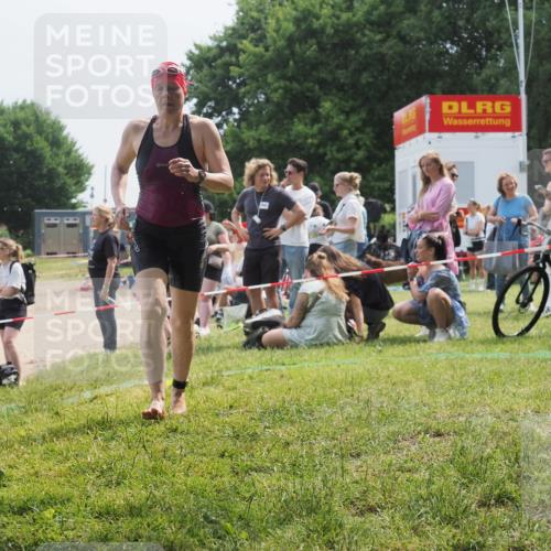 15.06.2025 - 27. Vierlanden-Triathlon KatJ http://msf.ph/oto/8034270 15.06.2025 11:17:42 Schwimmen 849, 973 meine-sportfotos.de
