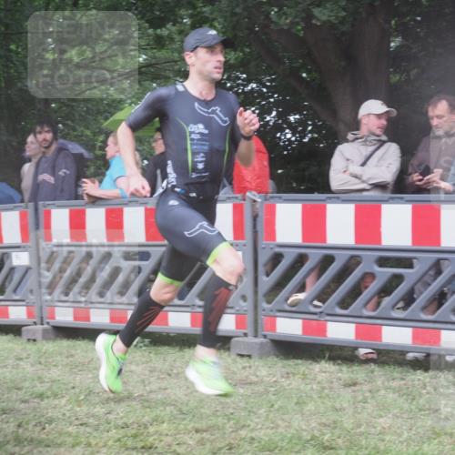 21.06.2025 - 27. Vierlanden-Triathlon KatJ http://msf.ph/oto/8034272 15.06.2025 13:47:47 Ziel 1153 meine-sportfotos.de