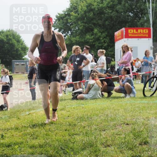 15.06.2025 - 27. Vierlanden-Triathlon KatJ http://msf.ph/oto/8034275 15.06.2025 11:17:43 Schwimmen 849, 973 meine-sportfotos.de