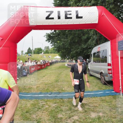 21.06.2025 - 27. Vierlanden-Triathlon MichiJ http://msf.ph/oto/8034281 15.06.2026 12:57:30 Ziel 5, 51, 99 meine-sportfotos.de