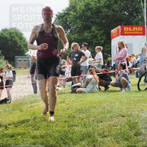 15.06.2025 - 27. Vierlanden-Triathlon KatJ http://msf.ph/oto/8034283 15.06.2025 11:17:43 Schwimmen 849, 973 meine-sportfotos.de