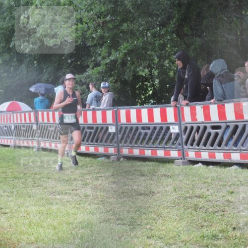 21.06.2025 - 27. Vierlanden-Triathlon KatJ http://msf.ph/oto/8034284 15.06.2025 13:48:00 Ziel 898 meine-sportfotos.de