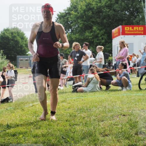 15.06.2025 - 27. Vierlanden-Triathlon KatJ http://msf.ph/oto/8034288 15.06.2025 11:17:43 Schwimmen 849, 973 meine-sportfotos.de