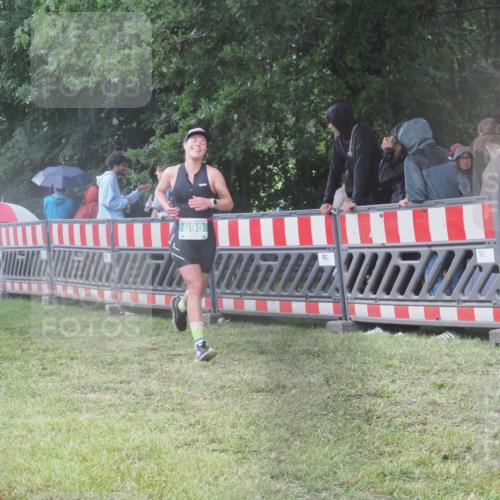 21.06.2025 - 27. Vierlanden-Triathlon KatJ http://msf.ph/oto/8034289 15.06.2025 13:48:00 Ziel 898 meine-sportfotos.de