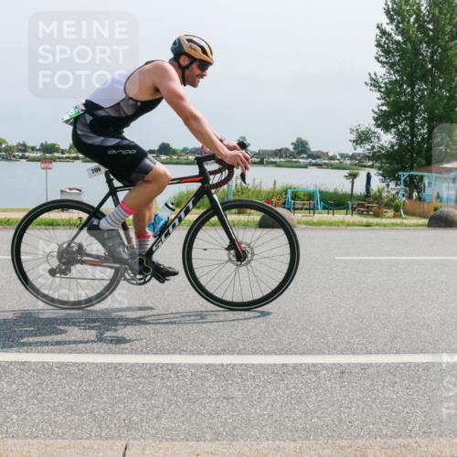 21.06.2025 - 27. Vierlanden-Triathlon H.Heesch http://msf.ph/oto/8034290 15.06.2025 11:41:19 Radfahren 696, 706, 709 meine-sportfotos.de