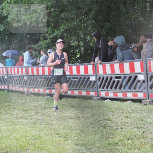 21.06.2025 - 27. Vierlanden-Triathlon KatJ http://msf.ph/oto/8034291 15.06.2025 13:48:00 Ziel 898 meine-sportfotos.de