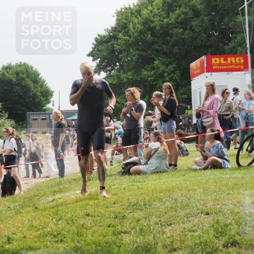 15.06.2025 - 27. Vierlanden-Triathlon KatJ http://msf.ph/oto/8034292 15.06.2025 11:18:12 Schwimmen 834 meine-sportfotos.de