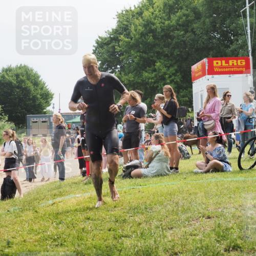 15.06.2025 - 27. Vierlanden-Triathlon KatJ http://msf.ph/oto/8034311 15.06.2025 11:18:13 Schwimmen 834 meine-sportfotos.de