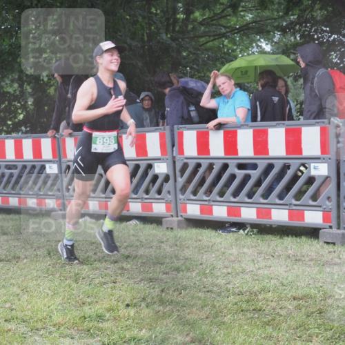 21.06.2025 - 27. Vierlanden-Triathlon KatJ http://msf.ph/oto/8034319 15.06.2025 13:48:01 Ziel 898 meine-sportfotos.de