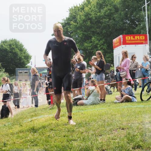 15.06.2025 - 27. Vierlanden-Triathlon KatJ http://msf.ph/oto/8034320 15.06.2025 11:18:13 Schwimmen 834 meine-sportfotos.de