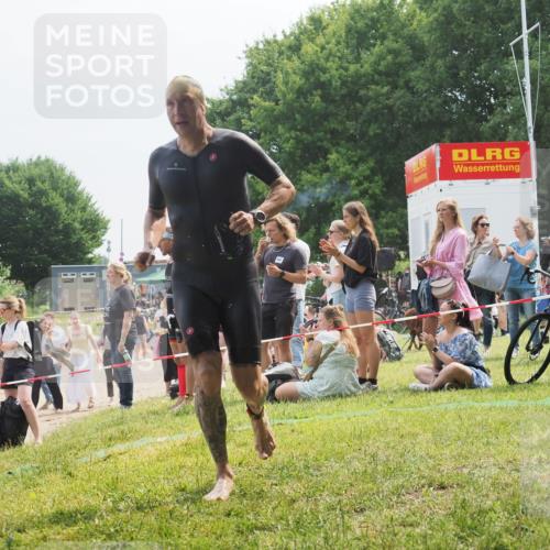 15.06.2025 - 27. Vierlanden-Triathlon KatJ http://msf.ph/oto/8034326 15.06.2025 11:18:13 Schwimmen 834 meine-sportfotos.de