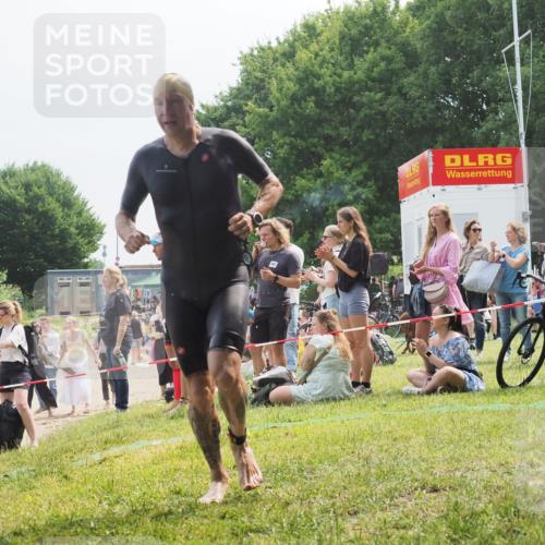15.06.2025 - 27. Vierlanden-Triathlon KatJ http://msf.ph/oto/8034332 15.06.2025 11:18:13 Schwimmen 834 meine-sportfotos.de