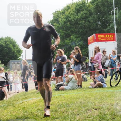 15.06.2025 - 27. Vierlanden-Triathlon KatJ http://msf.ph/oto/8034337 15.06.2025 11:18:14 Schwimmen 834 meine-sportfotos.de