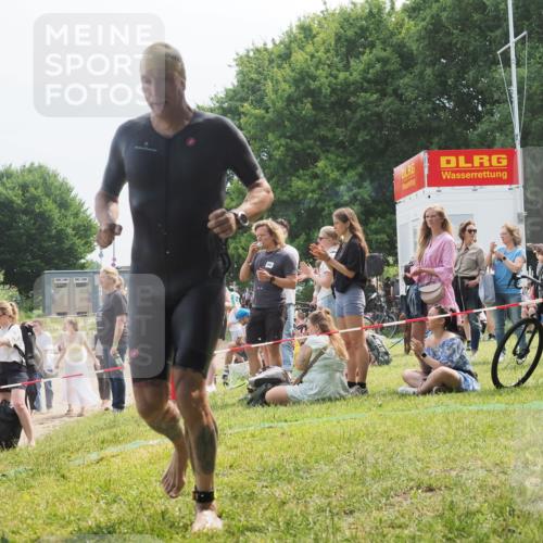 15.06.2025 - 27. Vierlanden-Triathlon KatJ http://msf.ph/oto/8034343 15.06.2025 11:18:14 Schwimmen 834 meine-sportfotos.de