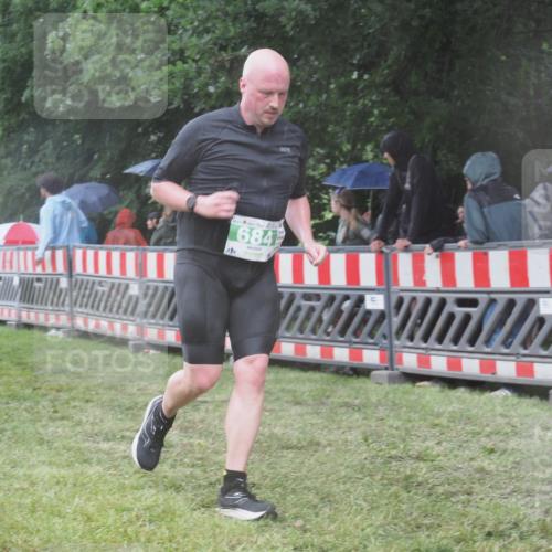 21.06.2025 - 27. Vierlanden-Triathlon KatJ http://msf.ph/oto/8034402 15.06.2025 13:48:43 Ziel 684, 1149 meine-sportfotos.de