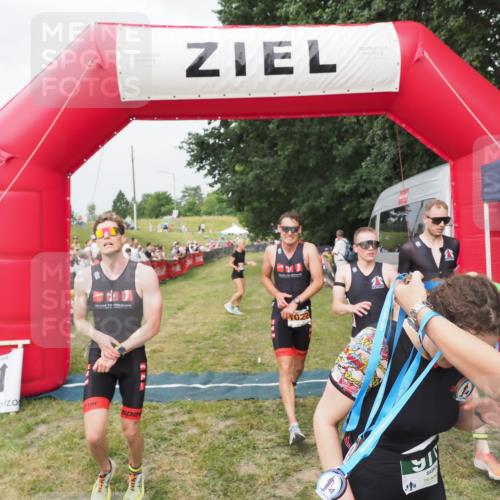 21.06.2025 - 27. Vierlanden-Triathlon MichiJ http://msf.ph/oto/8034430 15.06.2026 12:58:00 Ziel 75, 976, 1019, 1020, 1022, 1023 meine-sportfotos.de
