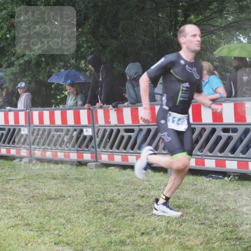 21.06.2025 - 27. Vierlanden-Triathlon KatJ http://msf.ph/oto/8034453 15.06.2025 13:48:47 Ziel 1149 meine-sportfotos.de